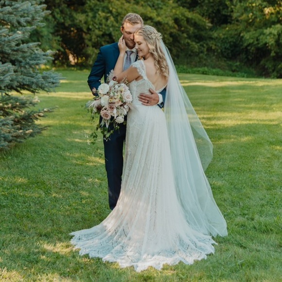 Wedding Dress - Picture 4 of 4